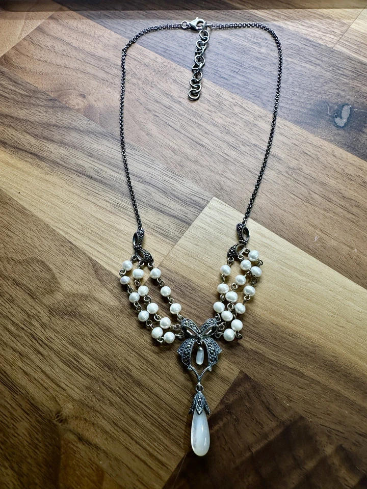 925 Sterling Silver Marcasite Bows, Faux Pearls & Teardrop Dangle Necklace - Image 2 of 4