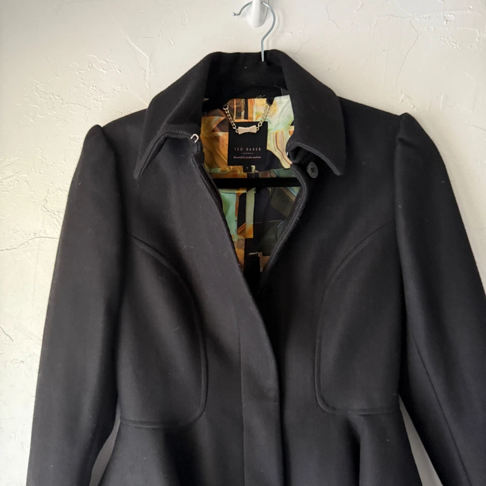 Chaqueta Ted Baker London Peplum Abrigo Mezcla Lana 1 Negro Coqueta Dark Academia Foto 2 de 4