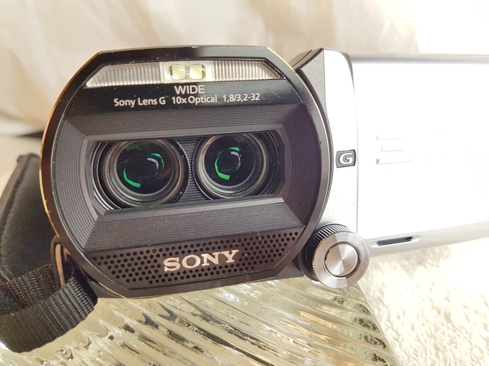 Rare SONY HDR-TD20V Full HD Dual Lenses 3D Camcorder. - Image 3 of 4
