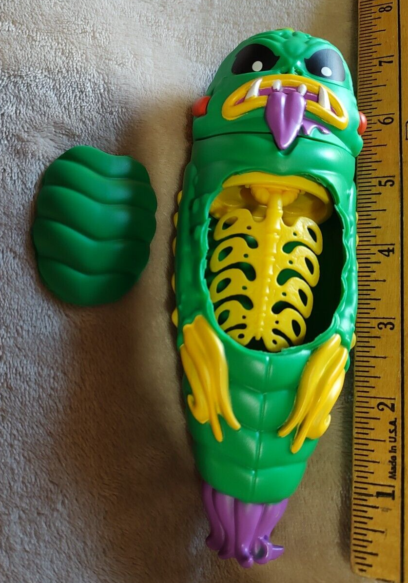 TREASURE X ALIEN DISSECTION KIT w/GREEN GIZMUCK ALIEN, CRITTER