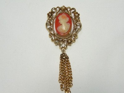 Vintage LISNER Schleppbrosche vergoldet Kamee Resin vergoldet gelbgold