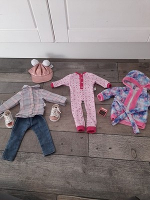design a friend Paket - Morgenmantel, All in 1 Pyjama, passendes Outfit + Turnschuhe + Mütze