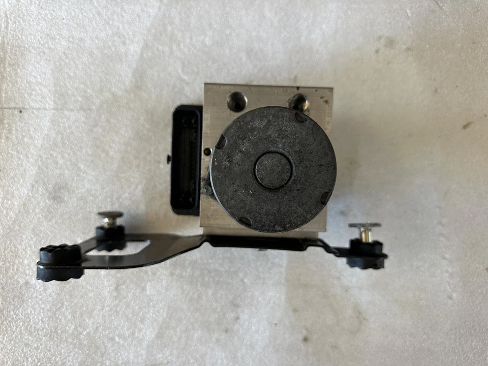 2017 LAND ROVER RANGE ROVER L405 V8 ABS  Anti-Lock Brake Pump  Parts Assembly - Image 4 of 4