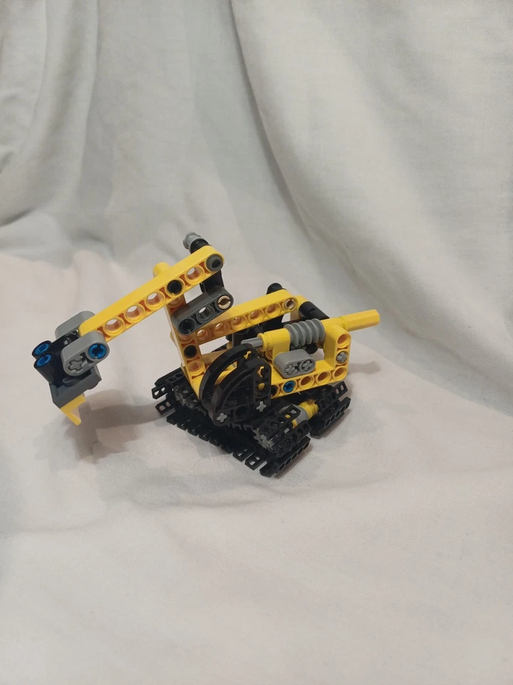 LEGO Technic 8259 Mini Bulldozer, photo 4 of 5