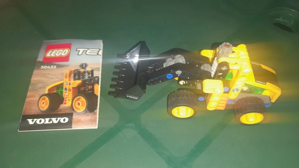LEGO Technic 30433 Volvo Wheel Loader, foto 2 di 3