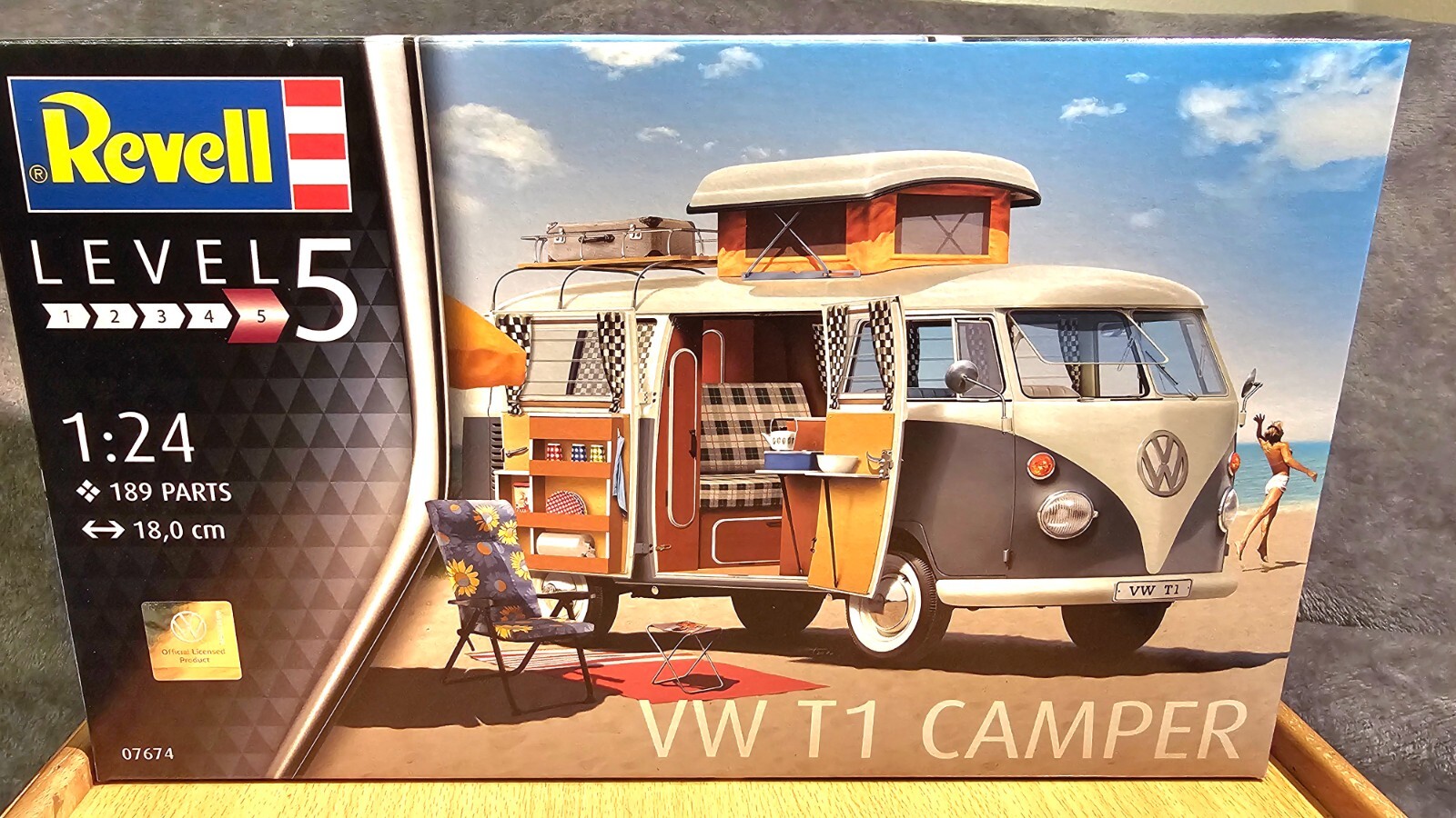 07674 Revell 1:24 Scale Volkswagen T1 Camper