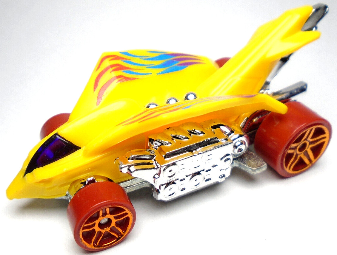 2017 HOT WHEELS TURBO ROOSTER YELLOW 1:64 DIECAST 3" CAR W/ RED & BLUE