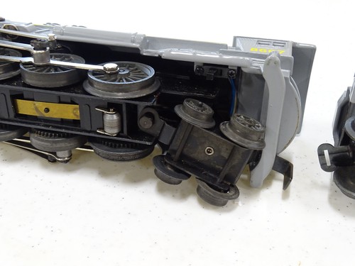 Lionel Union Pacific Locomotive and Tender 8607 / FedEx Free Shipping - Picture 5 of 21