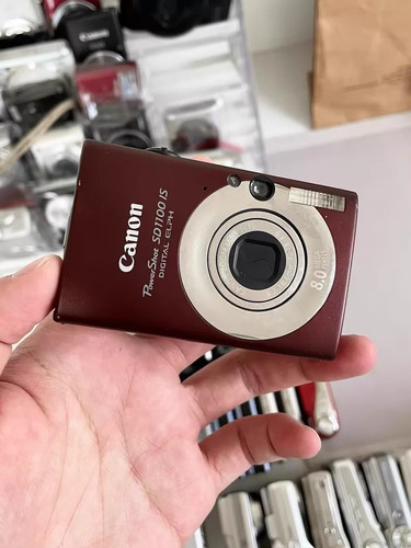 Canon PowerShot SD1100 IS 8 MP Digital Camera w/ Battery, Charger, + SD Card
