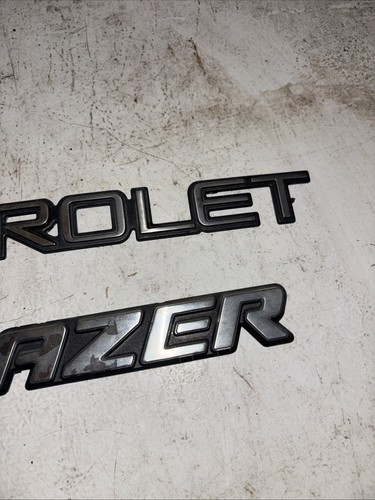 1999 Chevy blazer rear hatch door badge Emblems OEM part - Picture 5 of 5