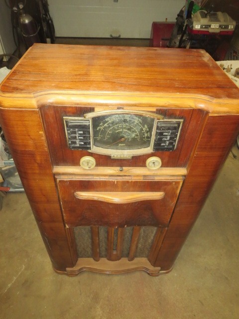 Vintage 1939 Art Deco Zenith 7S682 AM/Shrtwave Console Radio