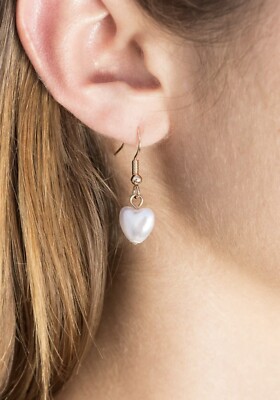 Brandy Melville Faux Pearl Heart-Shaped Pendant Earrings