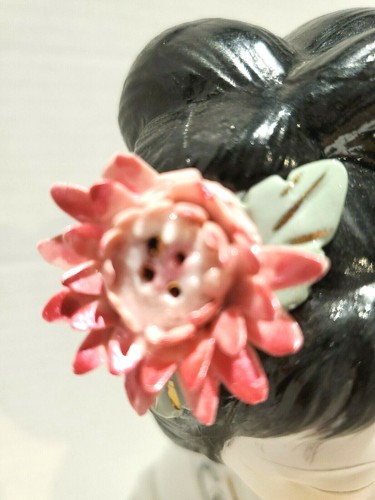 Geisha Porcelain Figurine Statue Basket Flowers Gold Trim AS IS - Picture 5 of 12