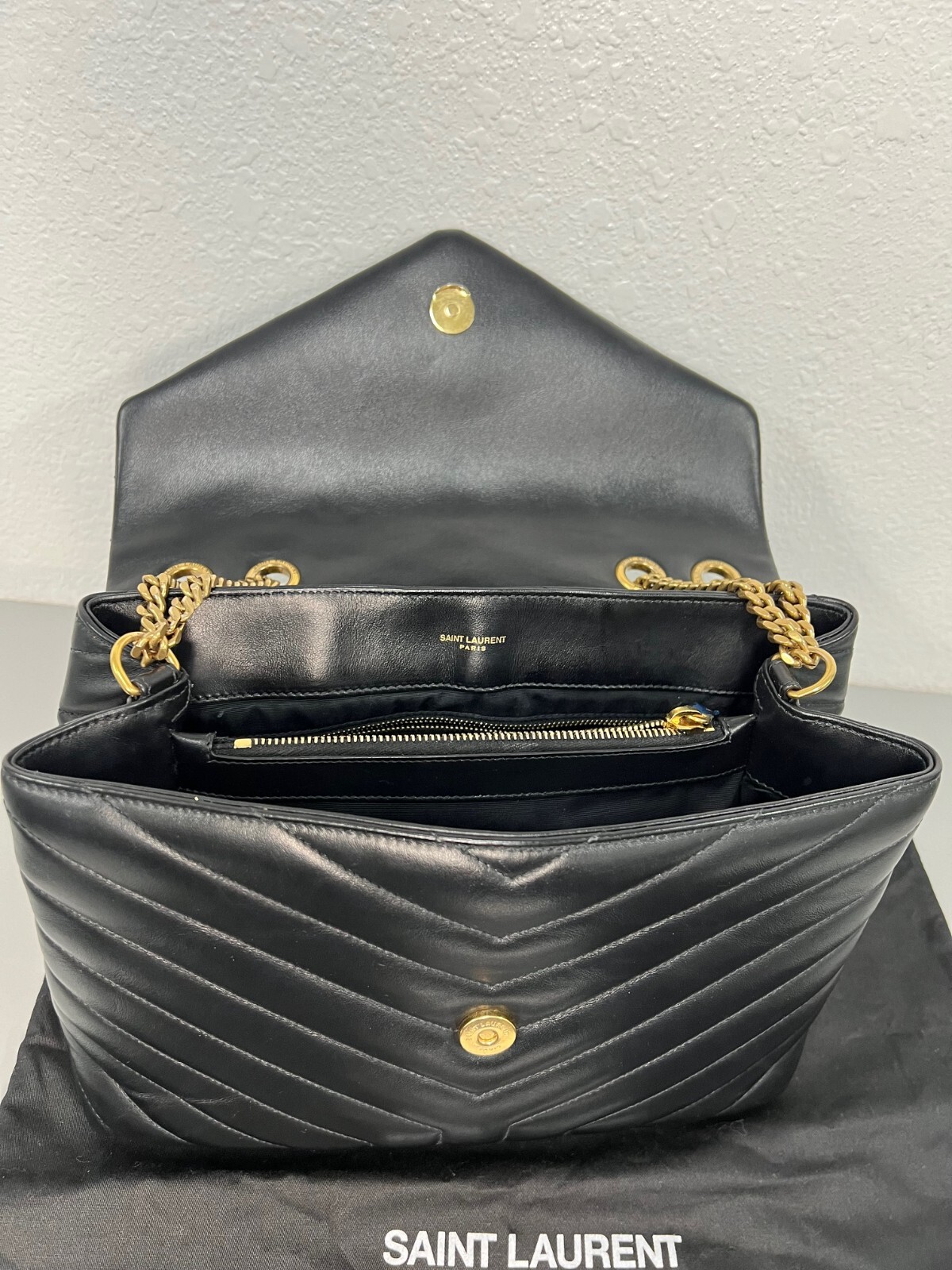 Borsa a tracolla Saint Laurent Loulou bronzo ferramenta media pelle nera trapuntata