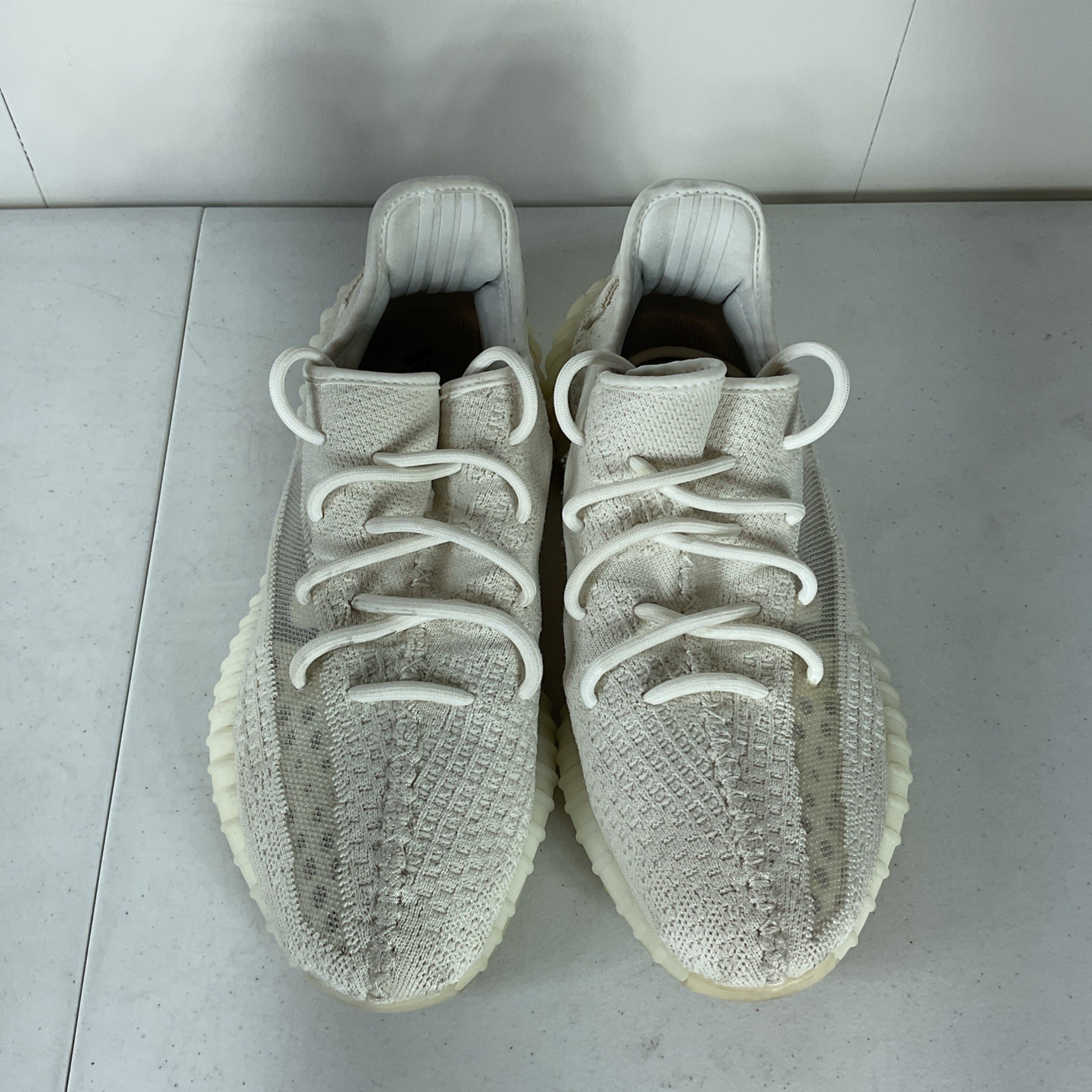 adidas Yeezy Boost 350 V2 Bone 10 Very Nice See Photos thumbnail 5