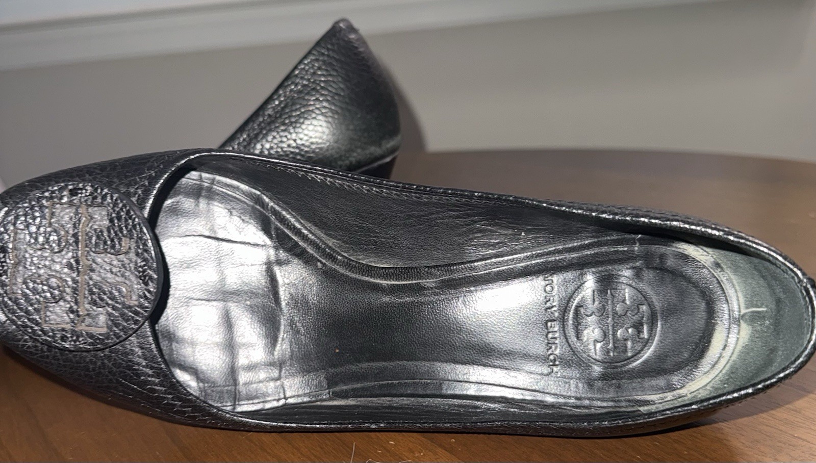 Women’s Tory Burch Black Pebbled Leather Peep Open Toe Wedges Sandals Pumps 8.5 thumbnail 5