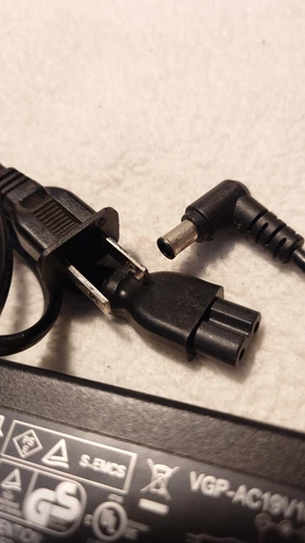 SONY VAIO AC Adapter VGP-AC19V10 19.5V BATTERY CHARGER For Laptop Tested - Picture 2 of 3