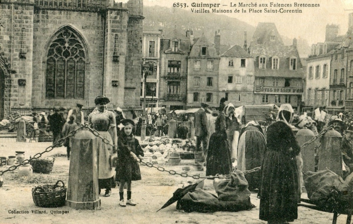 CPA 29 QUIMPER, marche aux faiences bretonnes, carte rare d'un