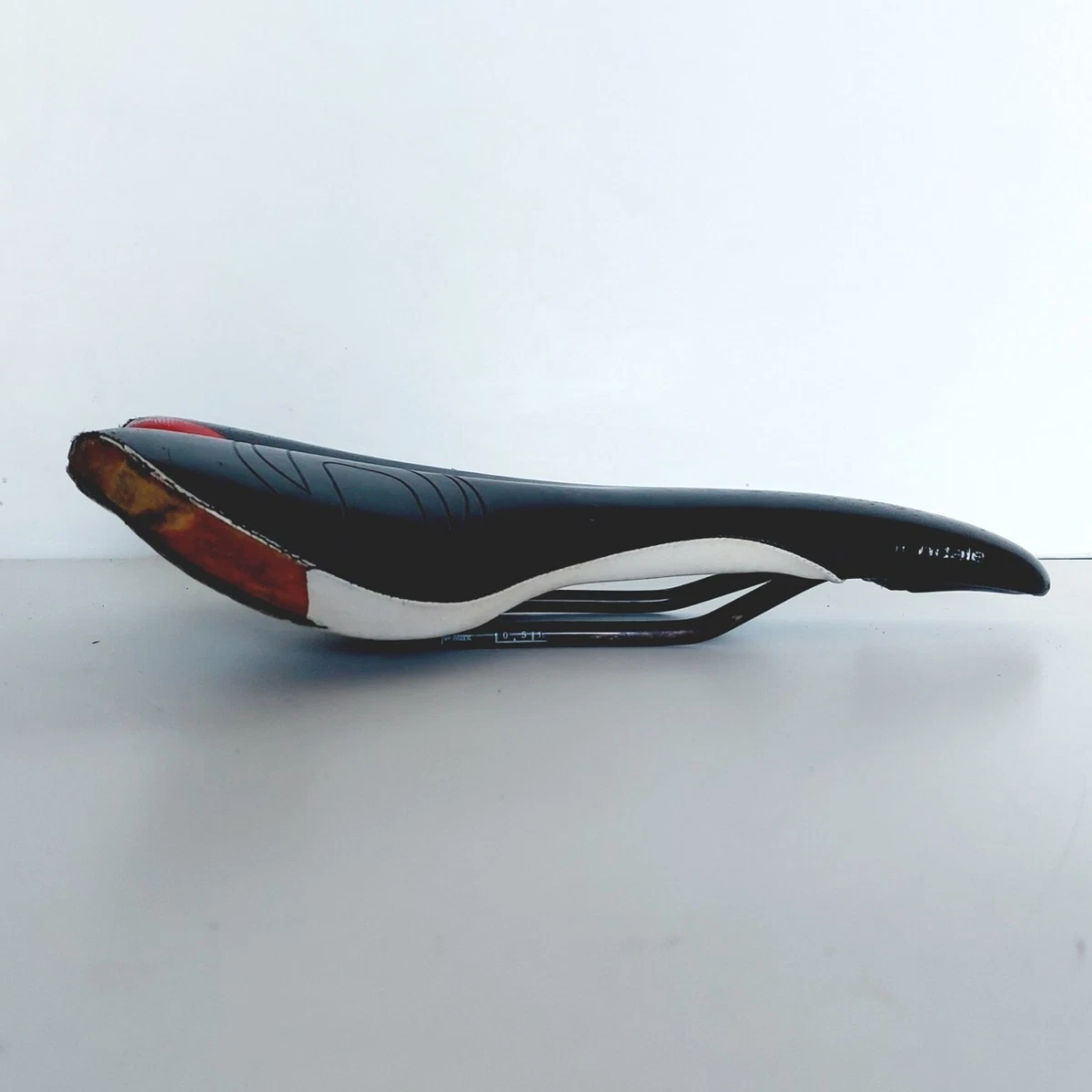 Genuine Cannondale Road Bike Seat Saddle 290g Black Red Torn