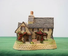 David Winter - Scottish Collection - The Gillie's Cottage - In box with a COA.
