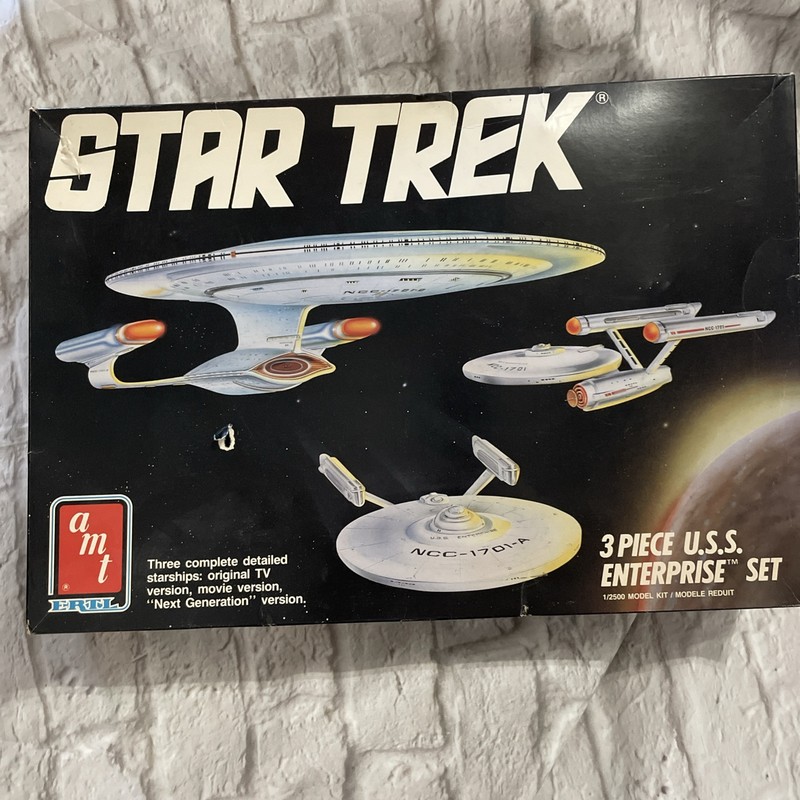 Star Trek 3 Piece USS ENTERPRISE Model Kit Open Complete