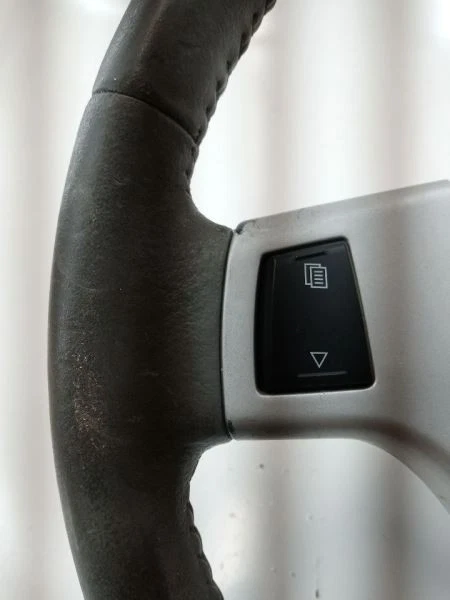 Volante Chrysler Town & Country 2008 2009 2010 com controles/ Cruise OE - Imagem 3 de 4