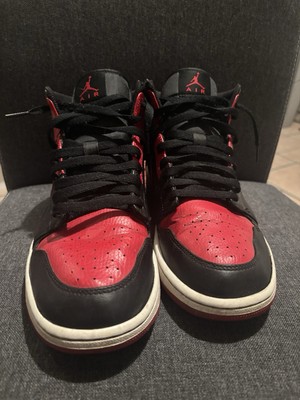 Jordan 1 Mid Banned 