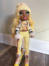 2021 Rainbow High Winter Break Sunny Madison Yellow Series 1 Fashion Doll