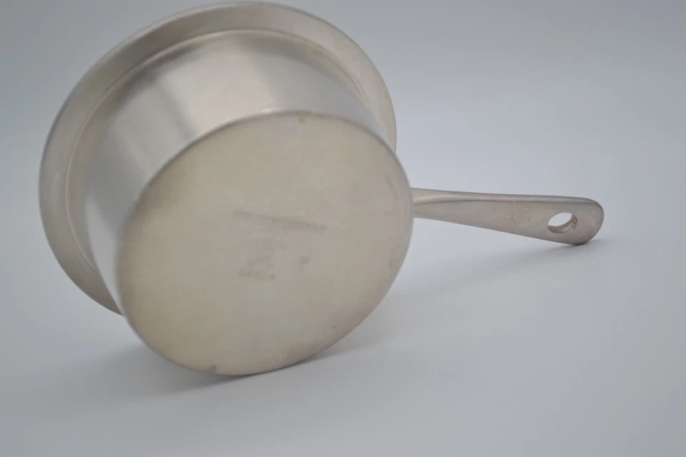 Antiguo bote de salsa Commodore Hotel plateado Foto 4 de 4