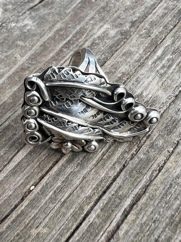 Size 9 / 19mm Silver Eagle Feathers Flowers Navajo Ring by
