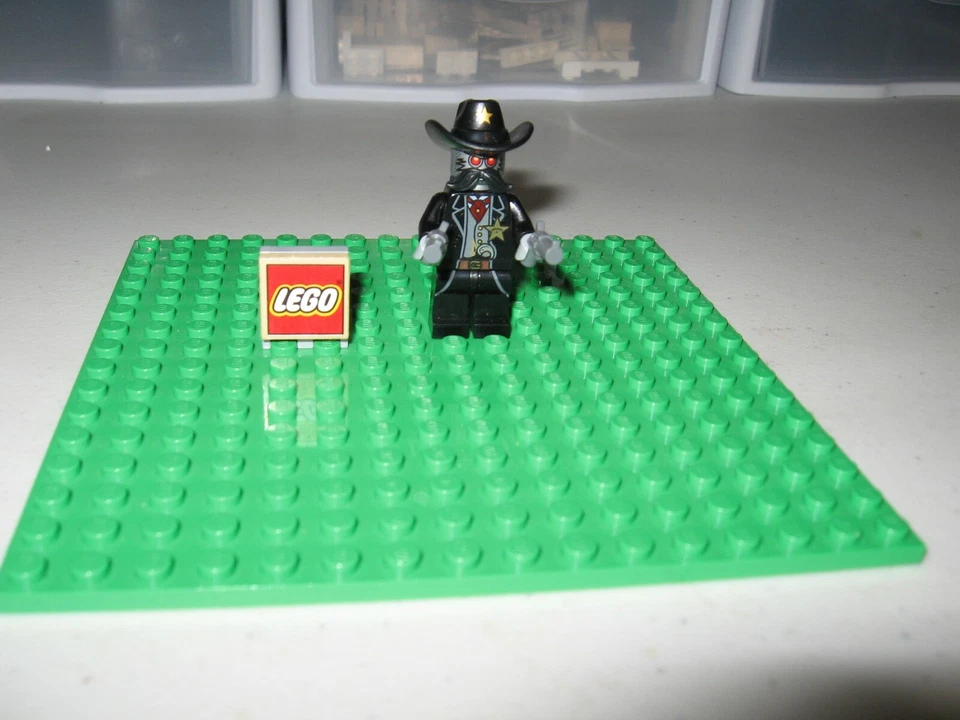 LEGO MINIFIGURE RETIRED THE LEGO MOVIE SHERIFF NOT A ROBOT FROM 2014 - Image 4 of 4