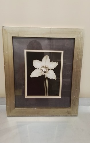 Julie Greenwood White Lilly In Brass Frame Scratches On It - Bild 2 von 10