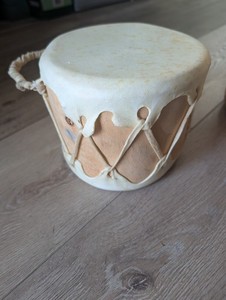 Flawless Native American handmade log drum w/Sticks 7"X6"