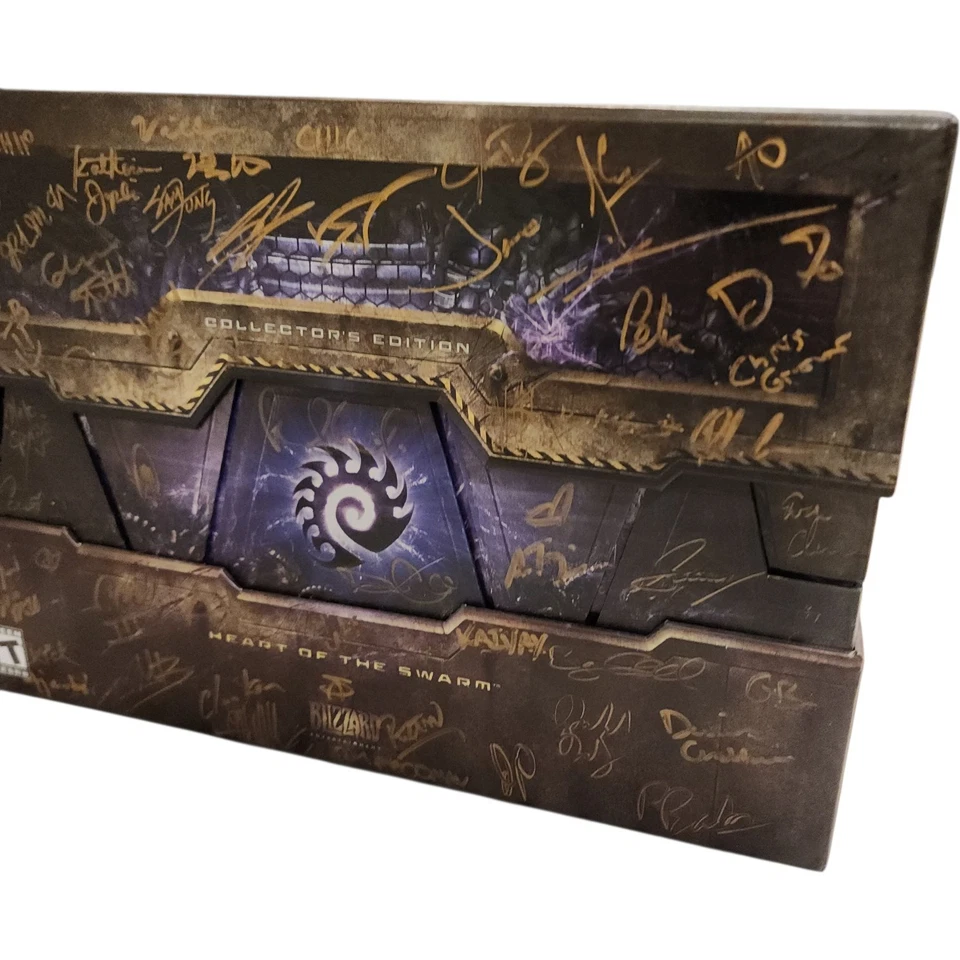 SIGNED Blizzard SC2 StarCraft 2 Heart of the Swarm Collectors Edition Open Box - Image 3 of 4
