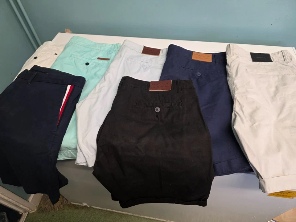 O'NEIL & TOMMY HILFIGER QUALITY SHORTS JOBLOT VARIOUS SIZES/COLOURS - Image 2 of 3