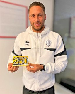 BANDA CAPITÁN CESENA PREPARADA Autografiada #15 CIOFI 250 PRESENCIAS n.o 11 de 15
