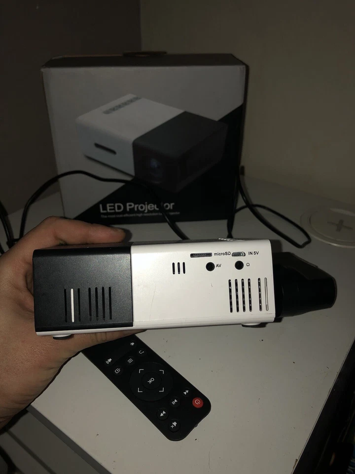 Excelvan YG300 Mini Portable LED Pocket Projector - Image 4 of 4