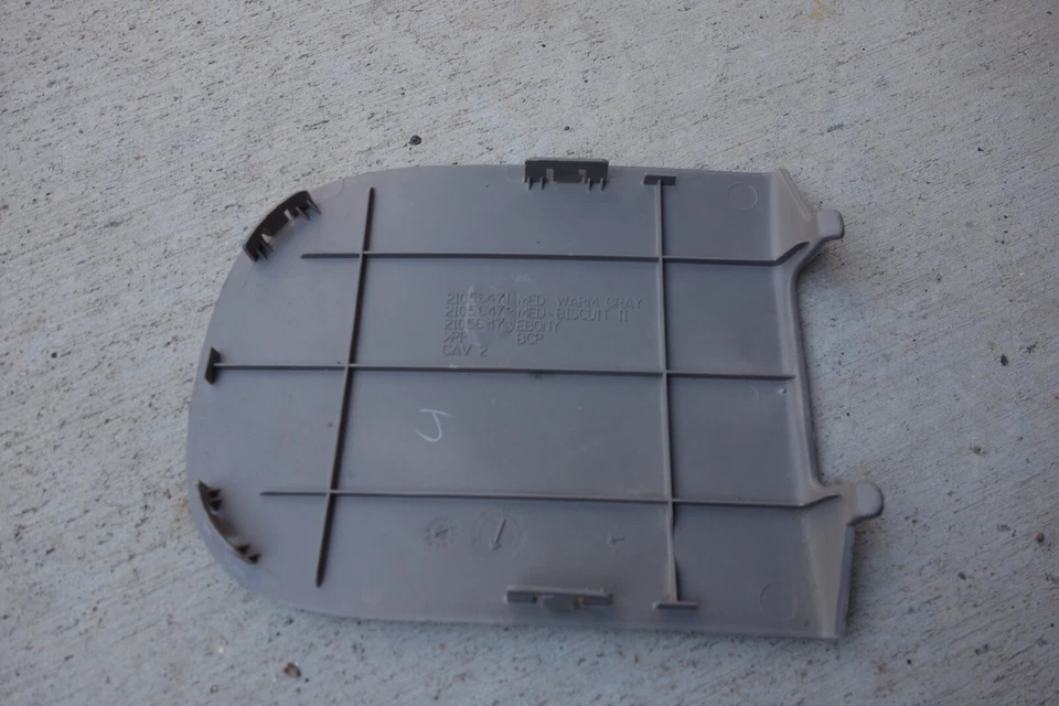 00-02 Saturn SC1 SC2 右后乘客侧下座皮带张力盖帽 — 第 4/4 张图片