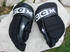 CCM HG 120 13 INCH / 33CM Hockey Gloves, Great Condition, AAD 140 Black