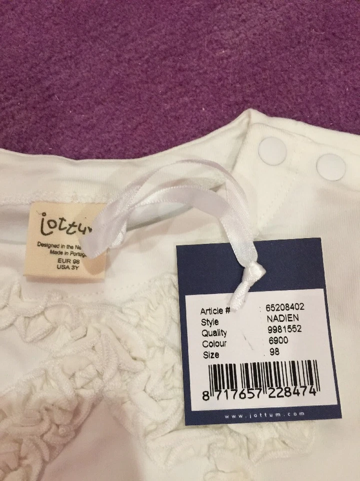 全新带标签 98 3T Jottum 可爱 Nadien 白色蝴蝶结舒适球衣上衣 T 恤 — 第 3/4 张图片