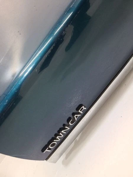 1990-1997 LINCOLN TOWN CAR Trunk Hatch Tailgate Green F1VY5440110A        — 第 2/4 张图片