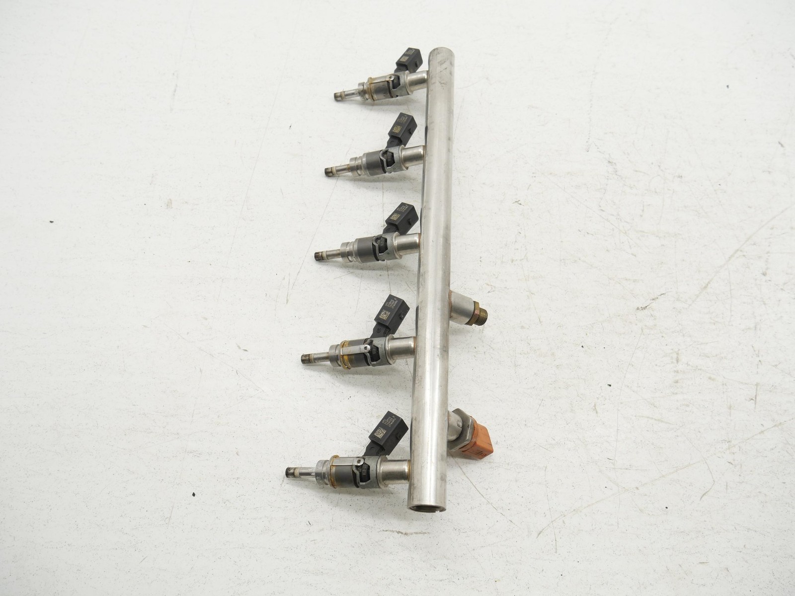 Used Left Engine Fuel Rail W/ Injectors 2009-2013 Lamborghini Gallardo LP570 OEM