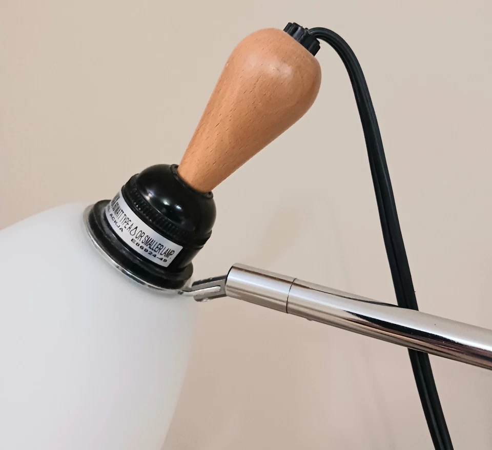 Lámpara de pie/lectura IKEA ACKJA con pantalla de vidrio blanco ajustable 51,5" de altura Foto 4 de 4