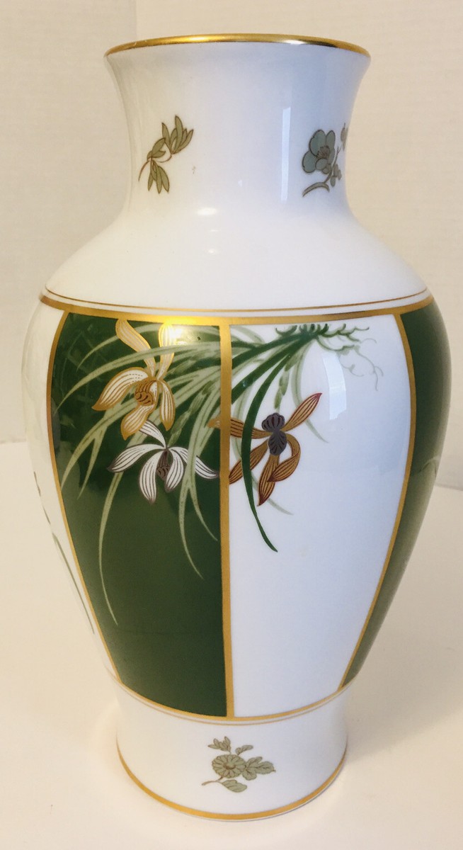 花瓶・フラワースタンド OKURA BASE USED GOOD CONDITIONS JAPAN Porcelain 11” Flower Vase by OKURA Japan 1978 Metallic Gold