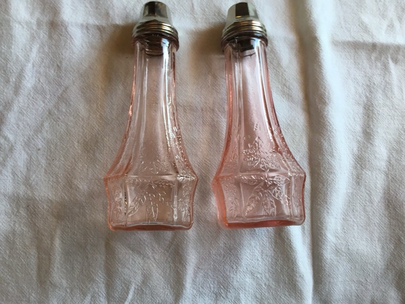 Vintage Jeanette Glass 6” Pink Poinsettia Depression Glass Salt & Pepper Shakers
