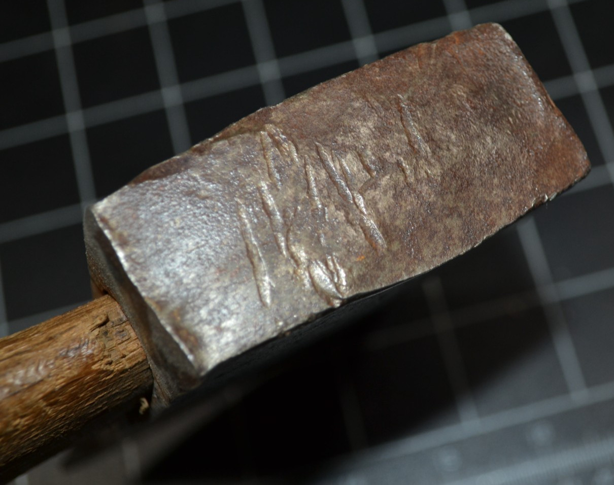 PEAVEY MFG - OAKLAND MAINE - 2 1/2# SINGLE BIT AXE  W ORIGINAL HANDLE