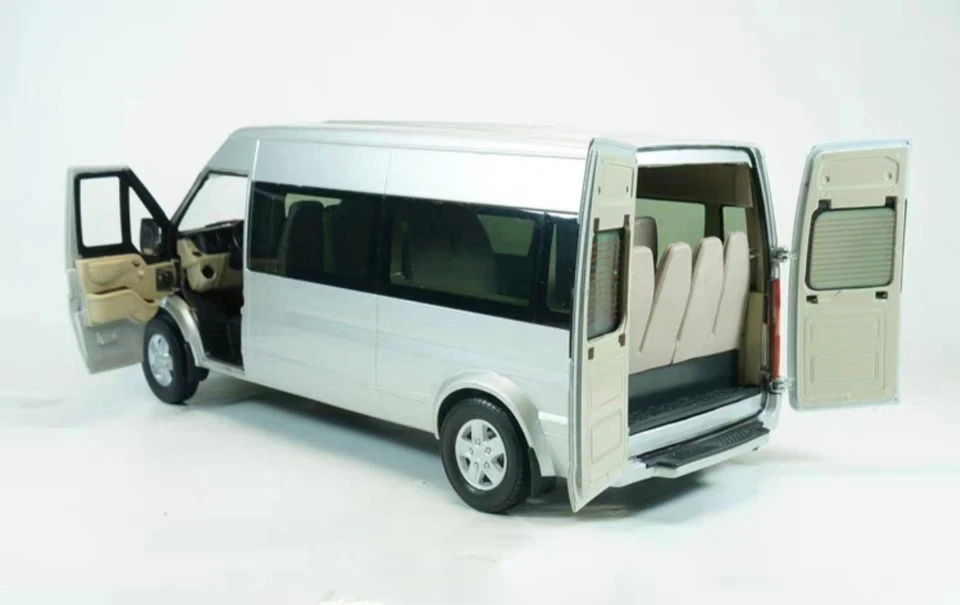 1/18 FORD TRANSIT China JL Ford 2010 dealer model very Rare - Image 4 of 4