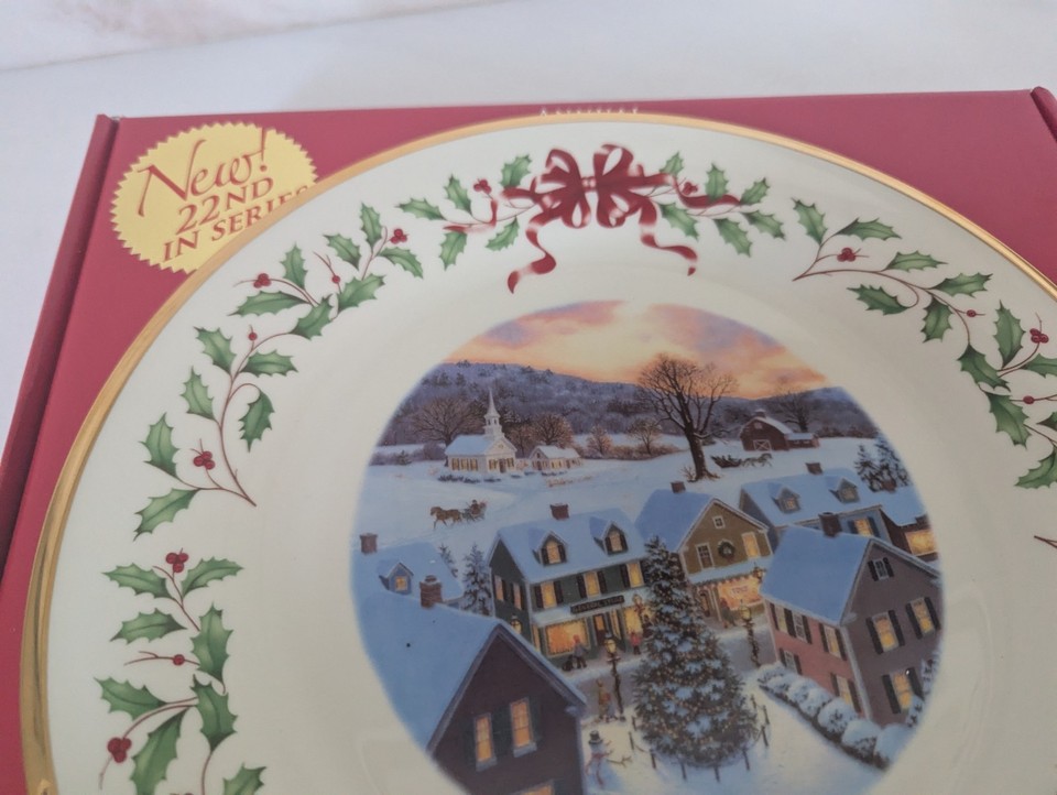 LENOX 2012 annual HOLIDAY PLATE -- Made in the USA -- NEW -- Mint -- NO BOX