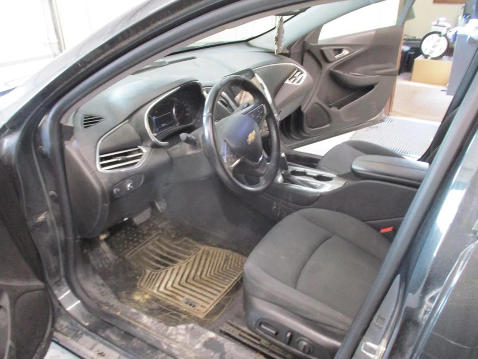 Chevrolet Malibu 2017 Bootlid/Tailgate Black 84538677 3289 Foto 3 de 4