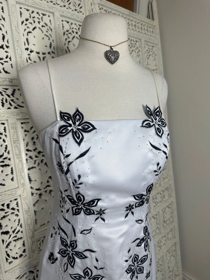 Vtg Morgan & Co Black & White Y2K Beaded Floral Embroidered Formal Prom Dress - Image 2 of 4